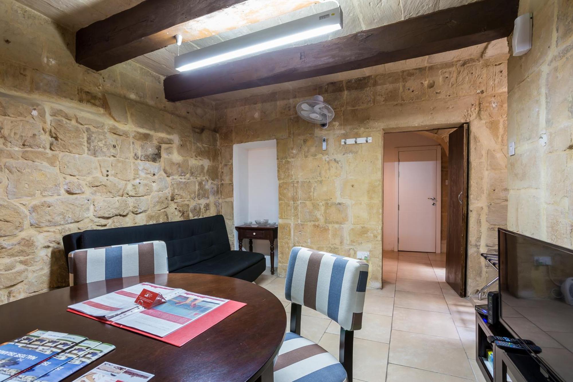 Vallettastay Standard Apartments In Valletta Room photo